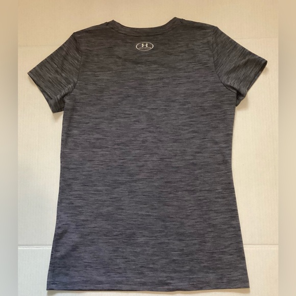 Two Women’s Under Armour Tees XS - Picture 2 of 11